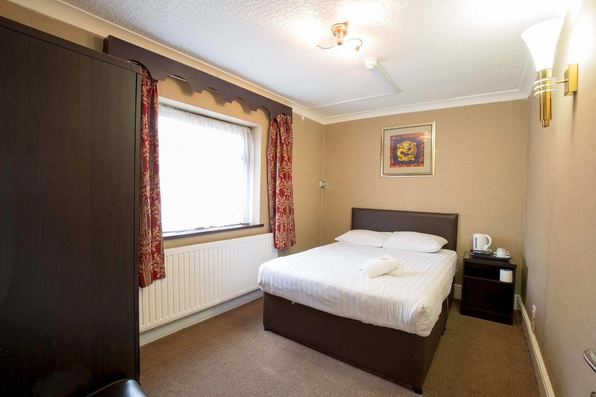 Rossmore Hotel Ilford Extérieur photo