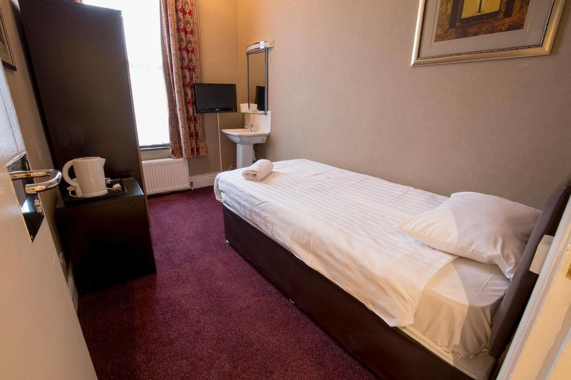 Rossmore Hotel Ilford Extérieur photo